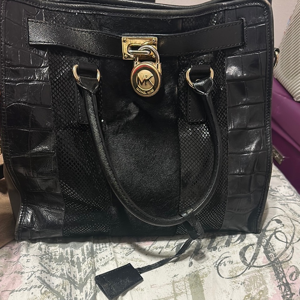 MICHAEL Michael Kors Black Satchel with Structured Shape and Gold Hardware